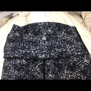 full length size 6 LULULEMON LEGGINGS